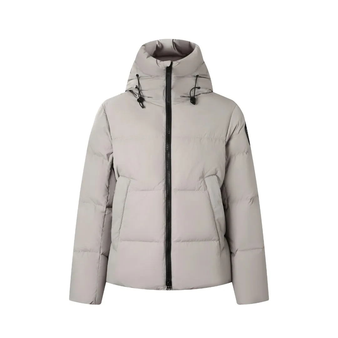 P980 Canada Goose hooded down jacket Fabric selection: Weaved with 400T high-count yarn. After special water-repellent treatment, the surface forms a lotus leaf effect - raindrops will slide down in beads, and snow particles will fall off when touched. The tear resistance reaches 200N (approximately 20kg load-bearing), the light gray matte texture breaks the stereotype of "outdoor clothing = hardcore", and the soft luster presents a high-end matte effect under urban neon lights, seamlessly switching scenes from ski resorts to CBD office buildings.  Process 1: Use polyester woven ribbons as the base, and use high-precision computer embroidery to decorate the brand letters on the ribbons. The edges of the pattern are clear, the stitches are fine and even, and multiple layers of embroidery threads are stacked to enhance the three-dimensional effect.  Process 2: Precision thread reinforcement to prevent velvet drilling and ensure that the fluffy and resilient elasticity lasts as new.  Details: The embedded cuffs are three-dimensionally woven to form a "wavy" elastic structure, forming natural folds when fitting the wrist, increasing the contact area with the skin, thus improving the windproof effect. At the same time, micro-velvet treatment is added to the inside of the cuffs, which feels like a second layer of skin and avoids friction on the skin from metal zippers or hard fabrics.  90 national standard high-quality white duck down: selected high-loft down, weighing 240g, light and warm, with excellent temperature locking performance and good resilience.  Accessories: 1:1 customized armband, 1:1 customized zipper pendant, 1:1 customized elastic buckle, etc. SIZE: S M L XL